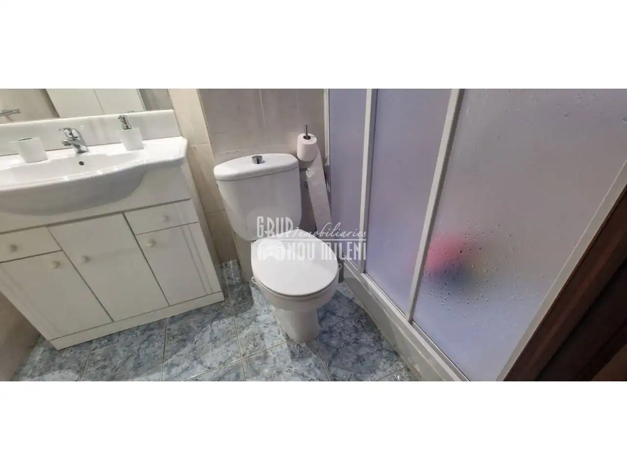 Bany de Pis de lloguer en Valencia amb Aire condicionat, Moblat i Balcó