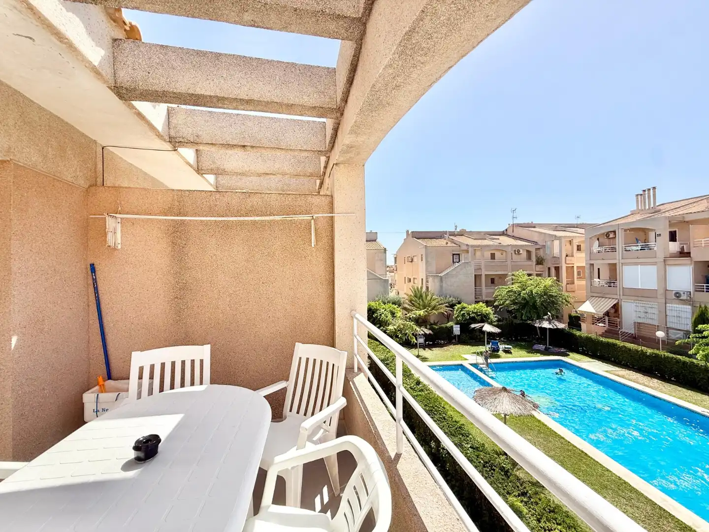 Terrasse von Wohnungen zur Miete in Torrevieja mit Klimaanlage, Heizung und Terrasse