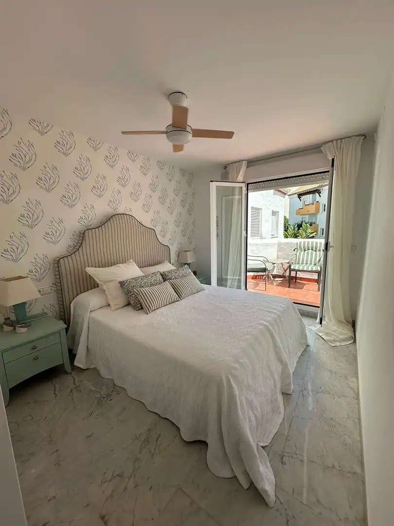 Habitación de Apartamento de alquiler en Marbella con Aire acondicionado, Amueblado y Piscina comunitaria