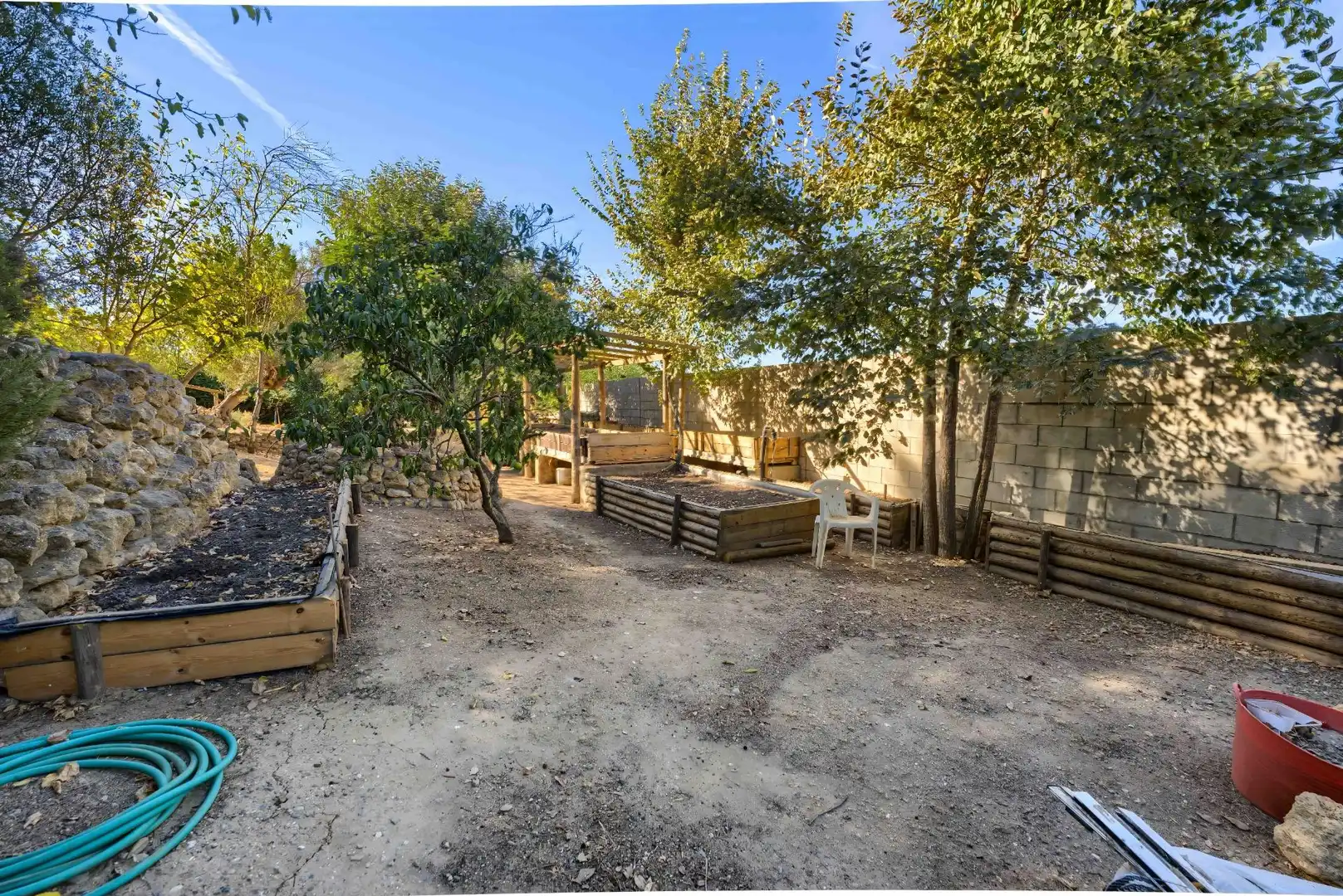 Jardín de Casa o chalet en venta en Sanlúcar la Mayor con Aire acondicionado, Jardín privado y Trastero