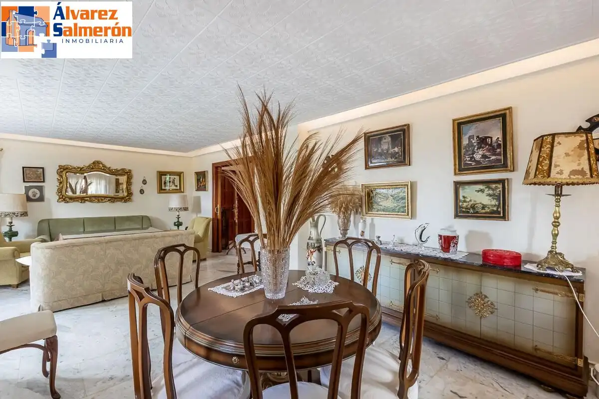 Comedor de Casa o chalet en venta en Huétor Vega con Aire acondicionado, Calefacción y Jardín privado