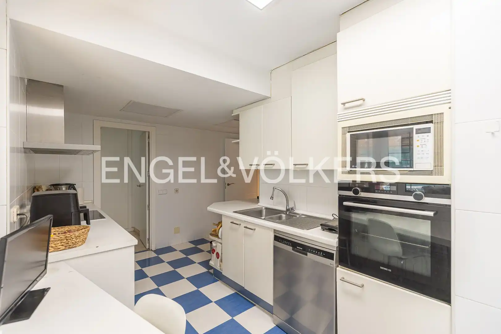 Küche von Wohnung zum Verkauf in Madrid mit Klimaanlage, Heizung und Parkett