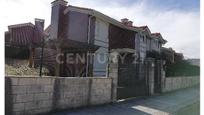 Vista exterior de Casa o xalet en venda en Castro-Urdiales amb Terrassa