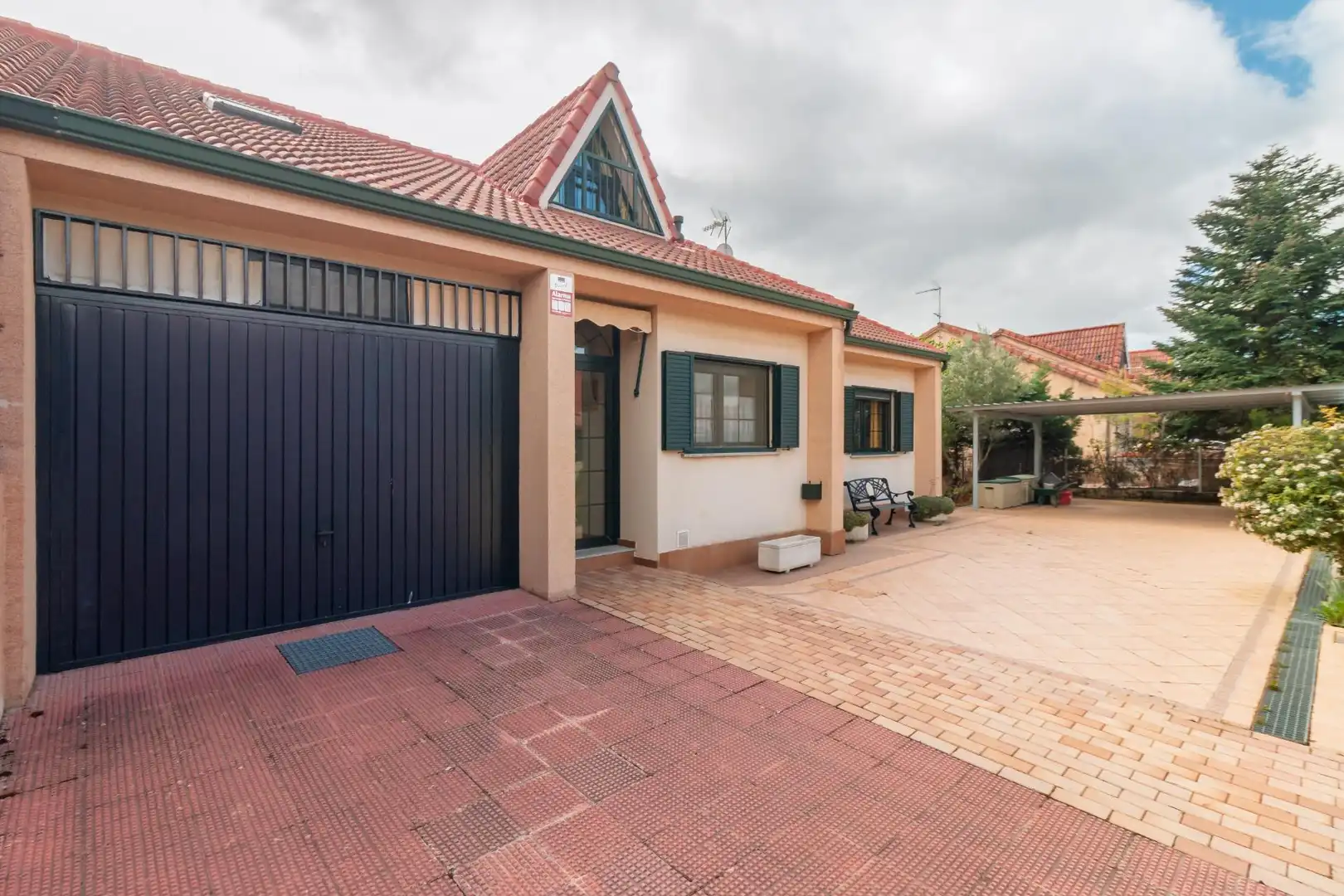 Vista exterior de Casa adosada en venta en Collado Mediano con Calefacción y Terraza