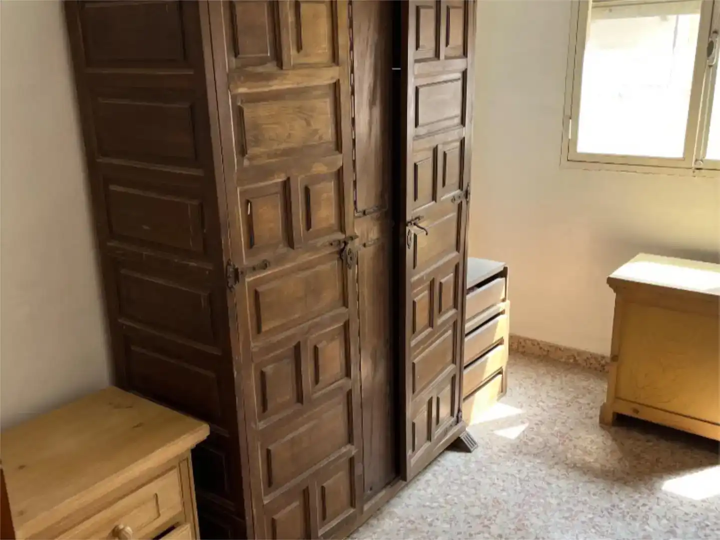 Schlafzimmer von Wohnung zur Miete in Alberic mit Balkon
