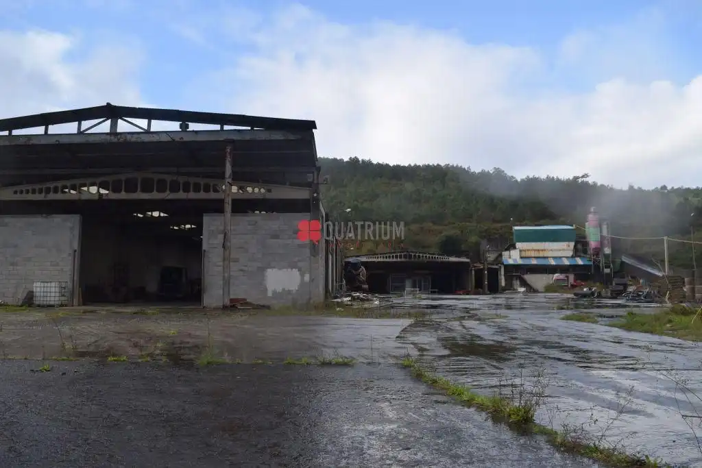Exterior view of Industrial buildings for sale in Vimianzo