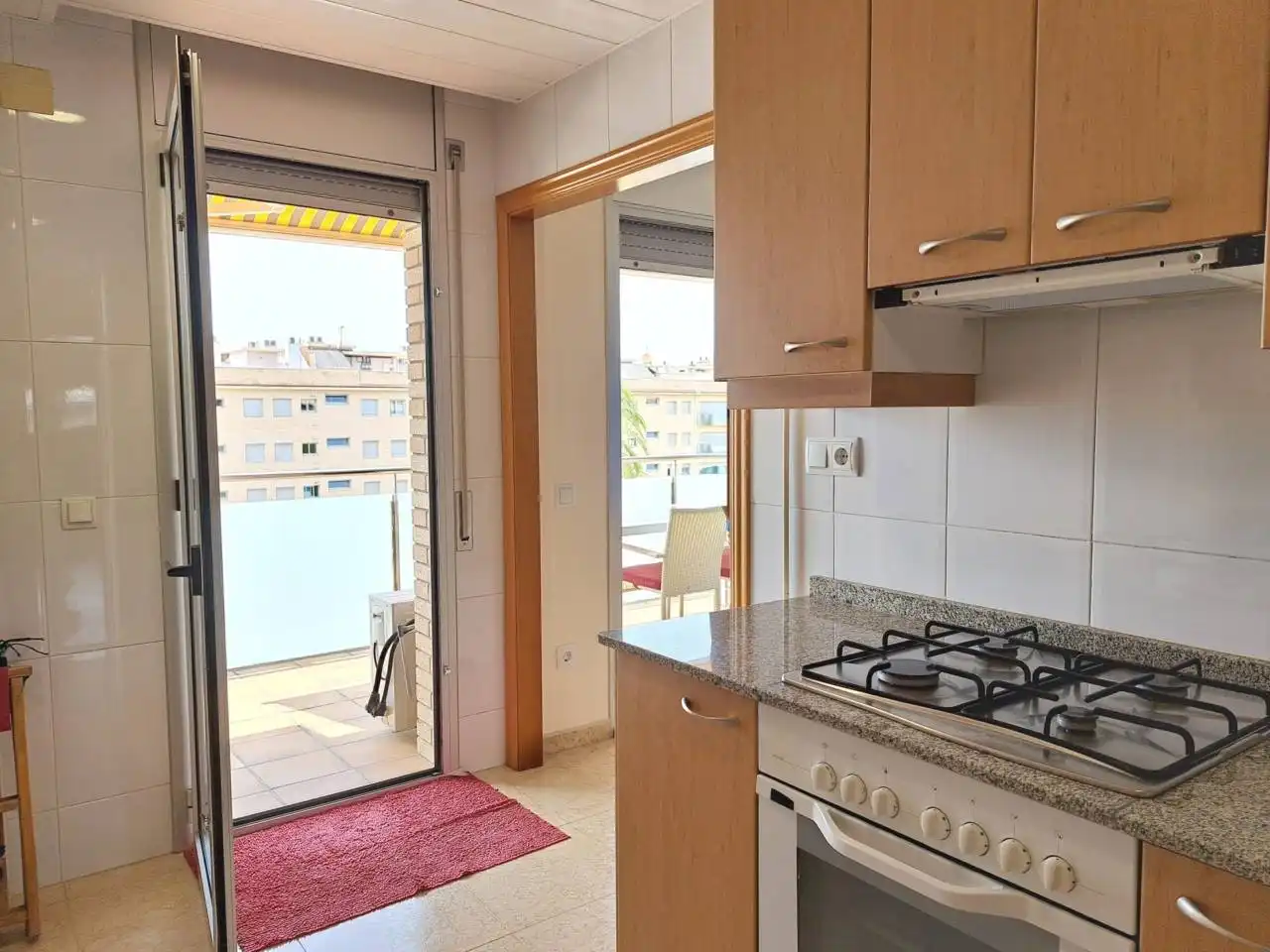 Cuina de Pis de lloguer en Cubelles amb Aire condicionat, Calefacció i Terrassa
