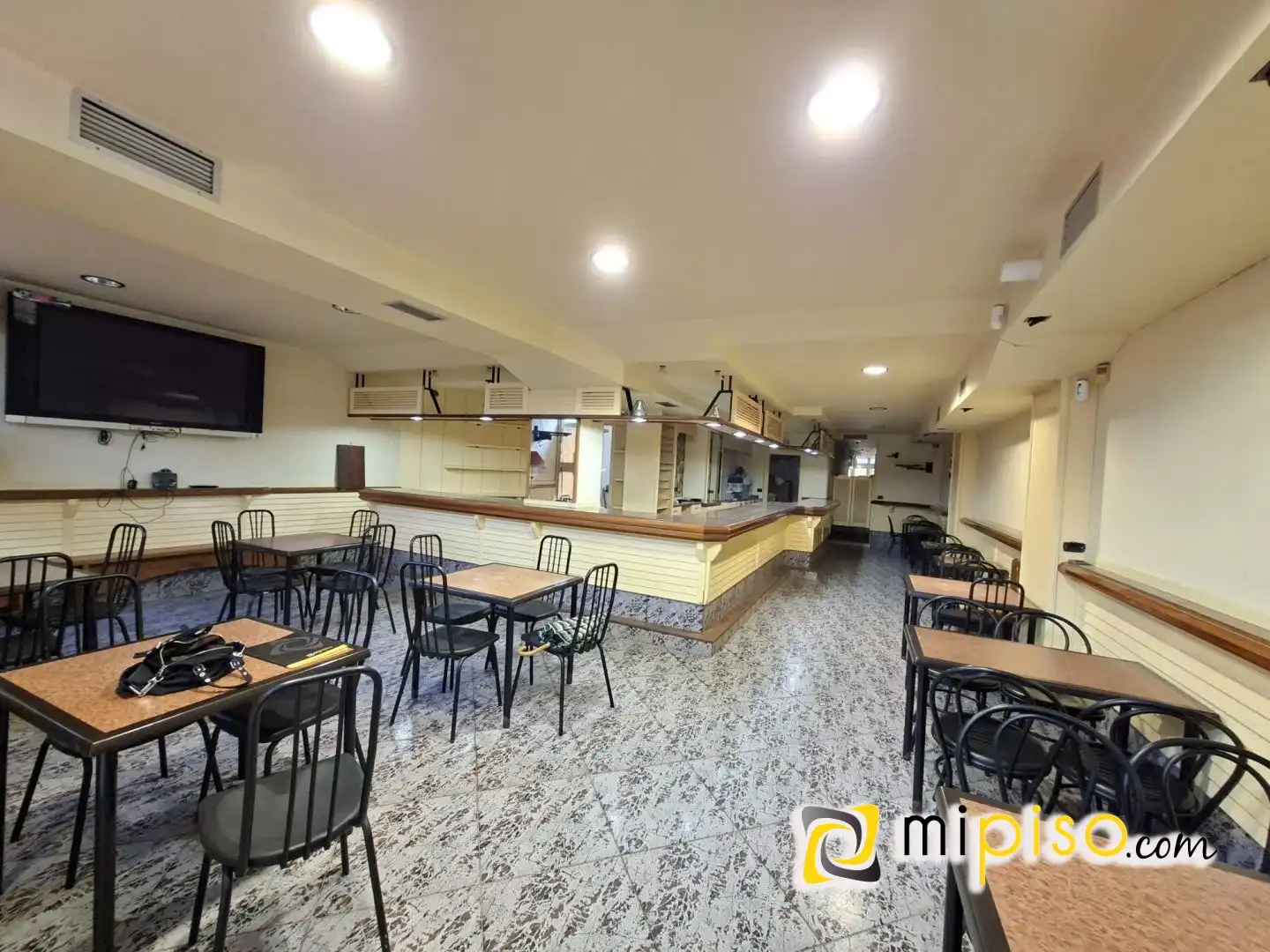 Business premises for sale in COMANDANTE VILLAR 7