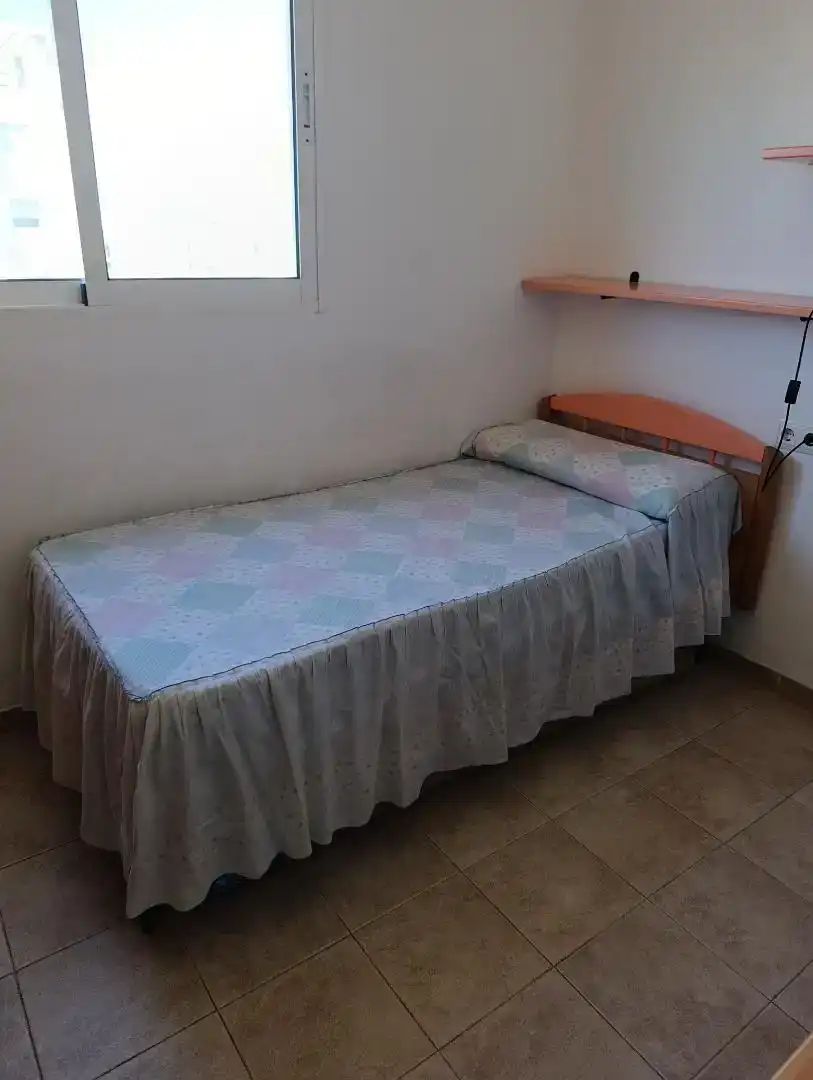 Schlafzimmer von Wohnungen zur Miete in Oliva mit Klimaanlage und Balkon