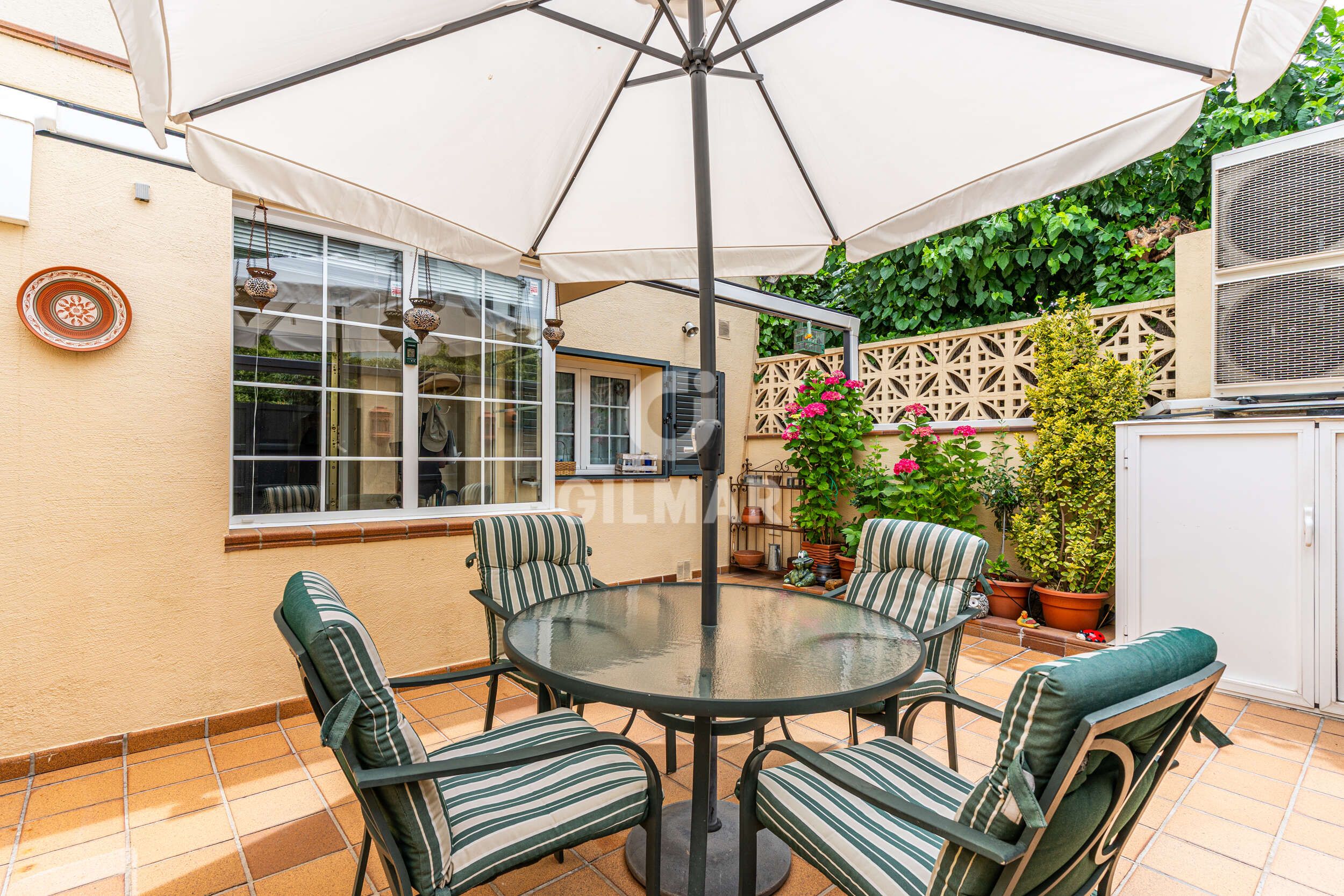 Jardín de Casa adosada en venta en  Madrid Capital con Calefacción y Jardín privado