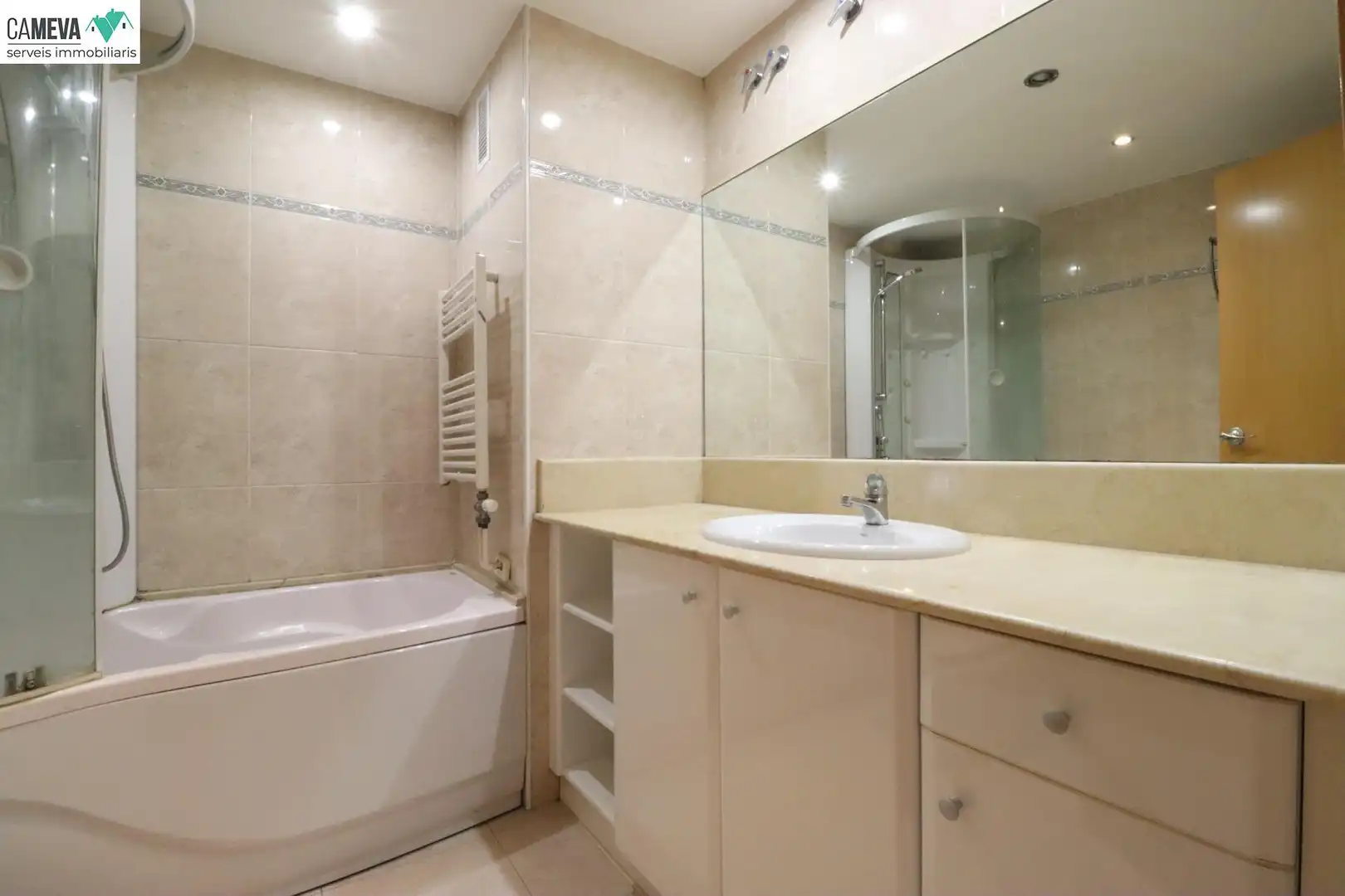 Bathroom of Flat for sale in Sabadell  with Air Conditioner, Heating and Storage room
