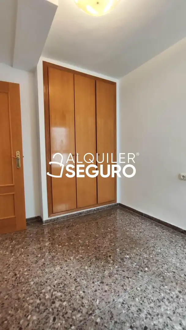 Schlafzimmer von Wohnung zur Miete in Valencia mit Klimaanlage und Heizung