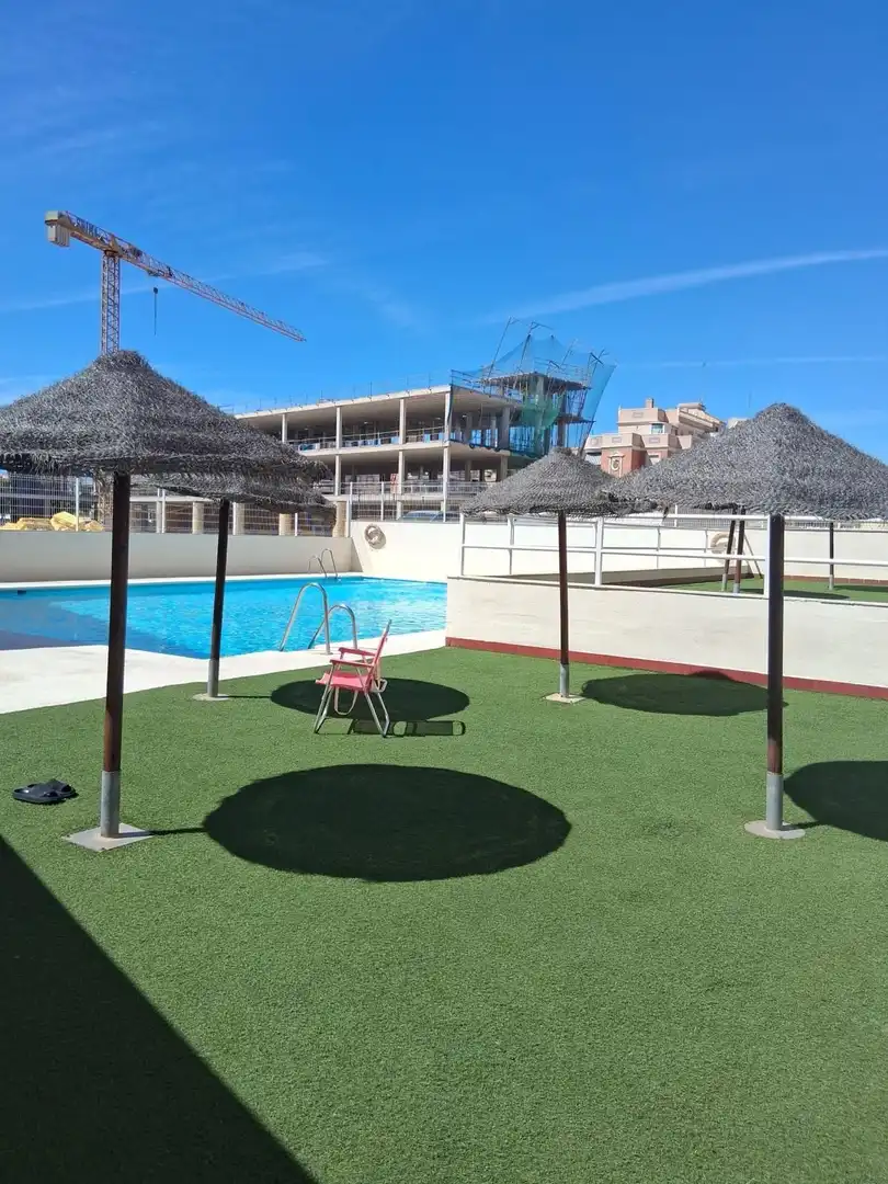 Piscina de Apartament en venda en Roquetas de Mar amb Aire condicionat, Terrassa i Moblat