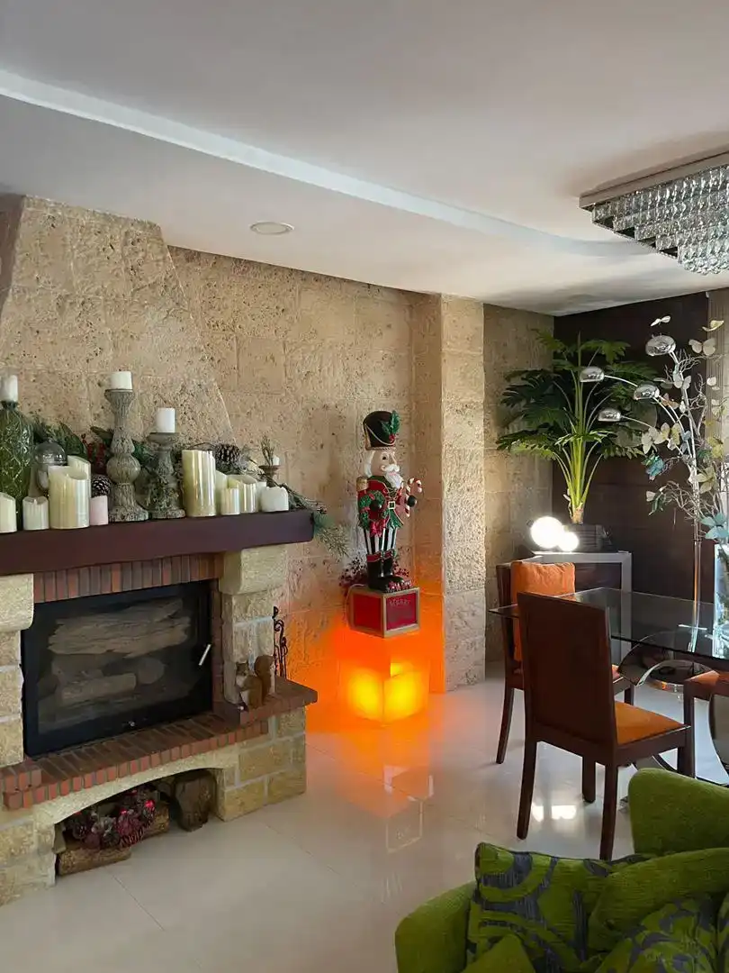 Sala d'estar de Àtic en venda en Melilla amb Aire condicionat, Jardí privat i Parquet