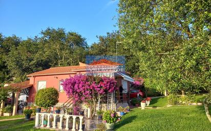 Jardí de Casa o xalet en venda en Cangas 