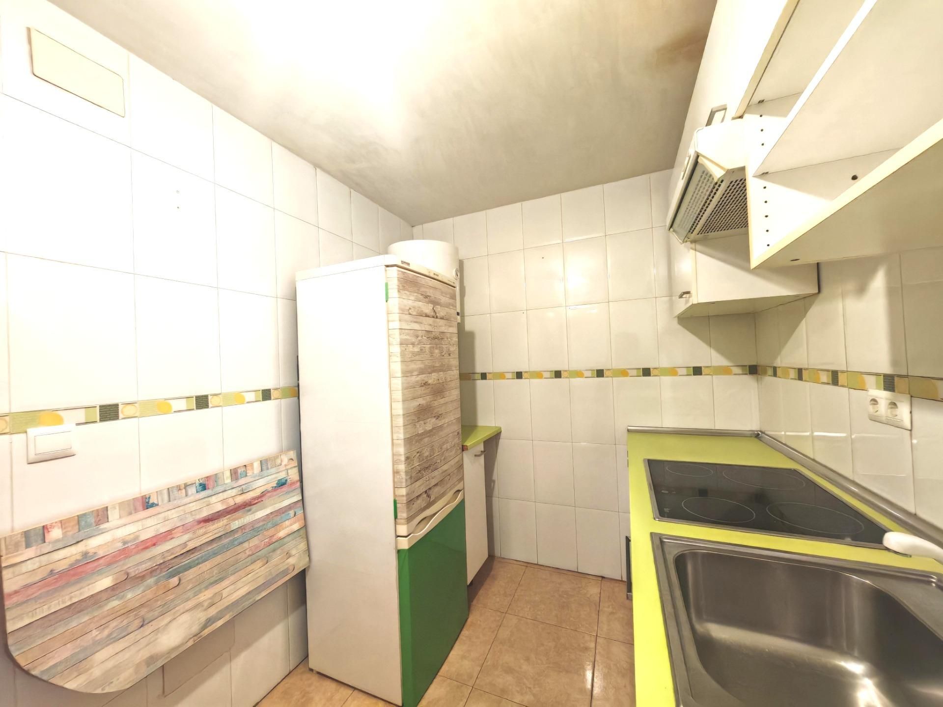 Kitchen of Flat for sale in Cedillo del Condado  with Heating