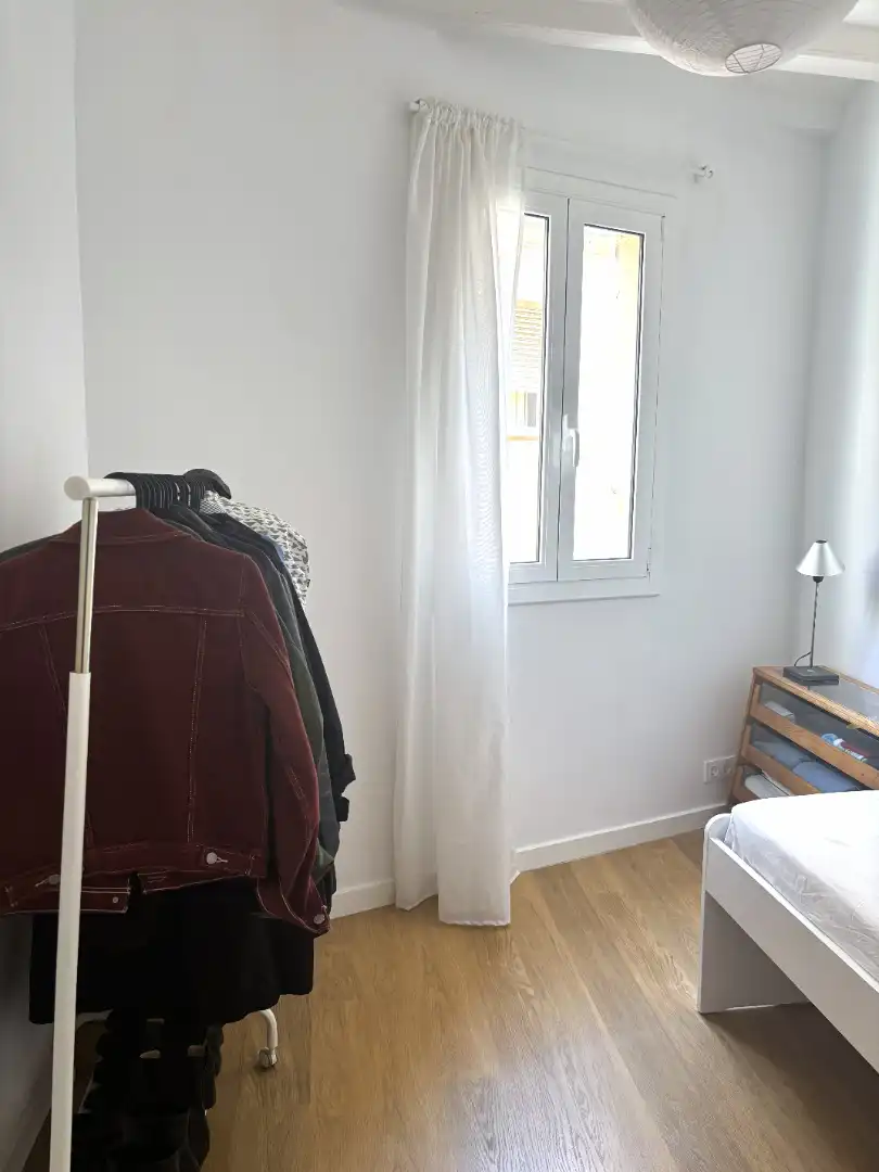 Dormitori de Pis en venda en Barcelona amb Forn i Balcó