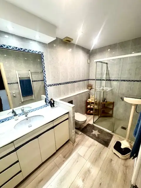Baño de Casa adosada en venta en Sant Cugat del Vallès con Aire acondicionado, Calefacción y Parquet
