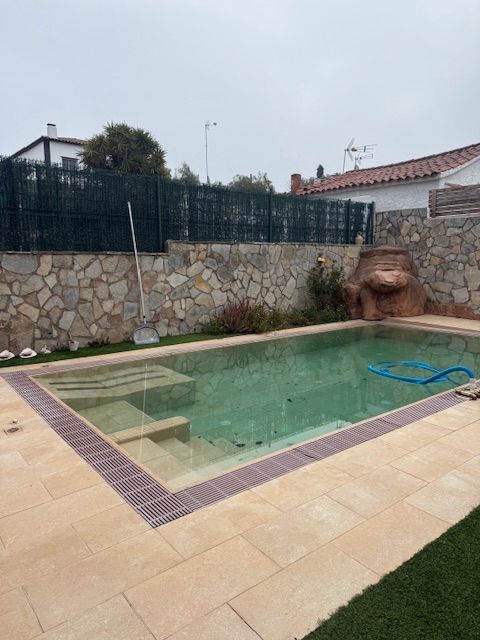 Swimming pool of Houses for sale in Barberà del Vallès  with Air Conditioner, Heating and Private garden