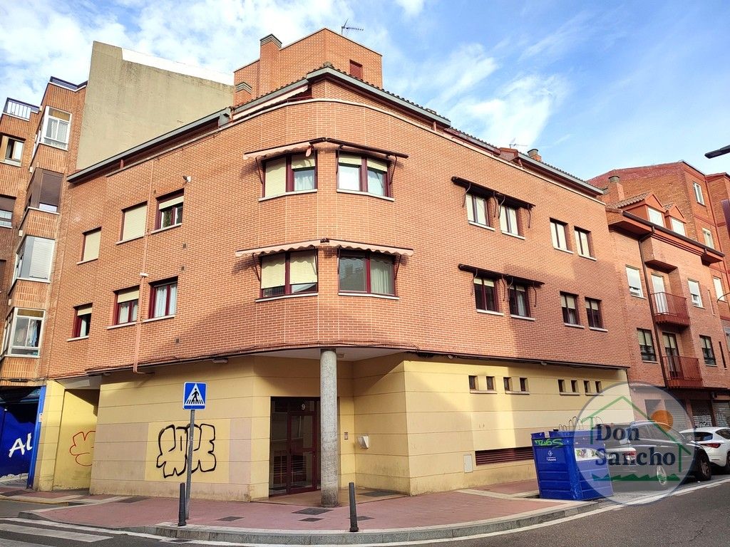 Vista exterior de Piso en venta en Valladolid Capital con Calefacción, Terraza y Amueblado