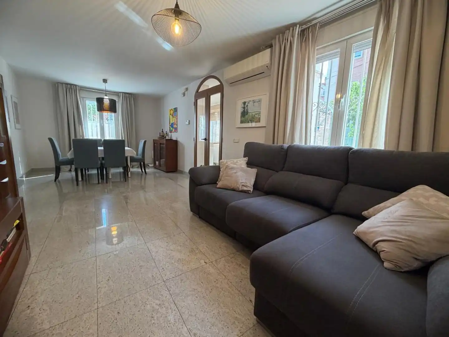 Sala d'estar de Casa o xalet en venda en Madrid amb Aire condicionat, Calefacció i Jardí privat