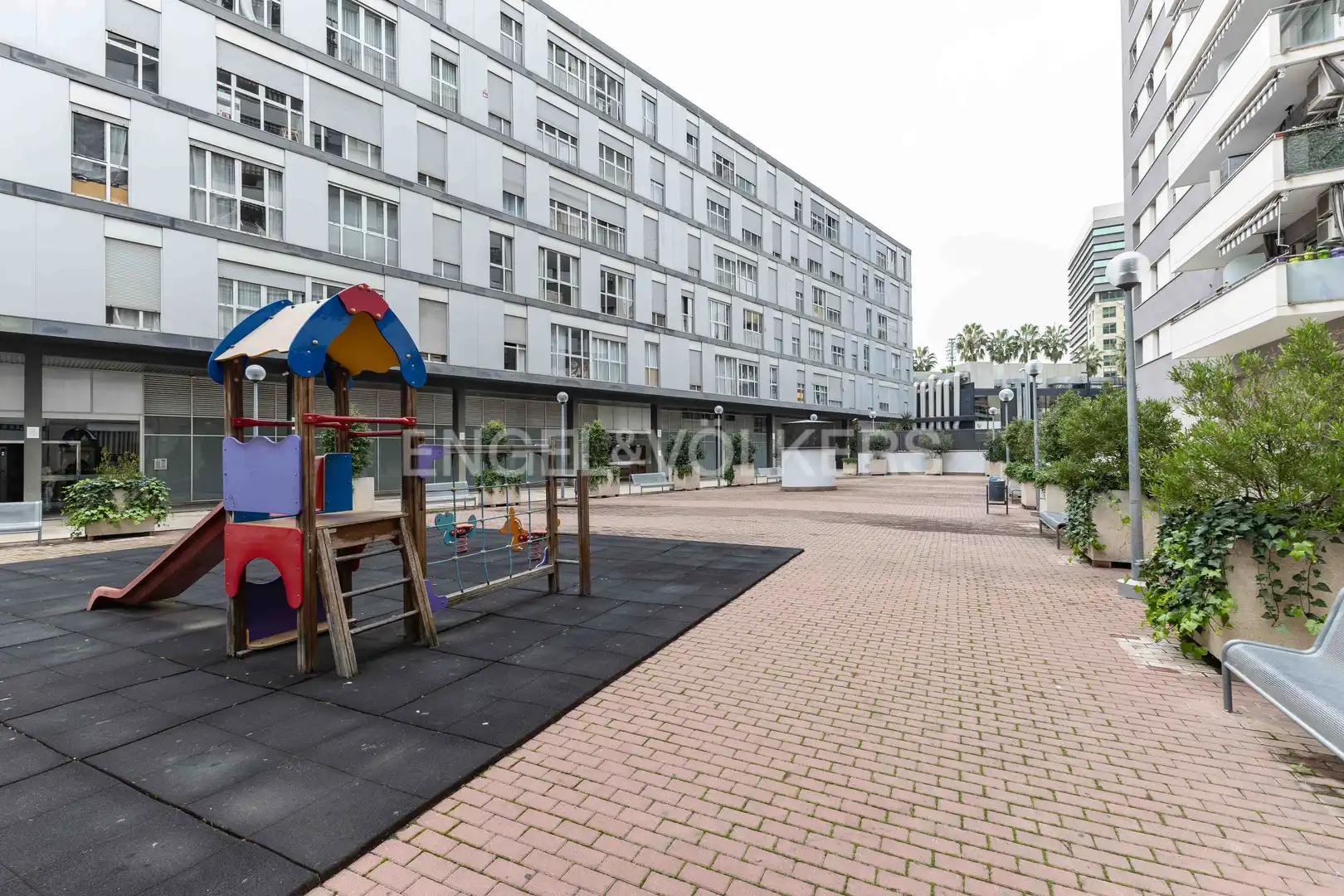 Vista exterior de Pis en venda en Barcelona amb Calefacció, Parquet i Piscina