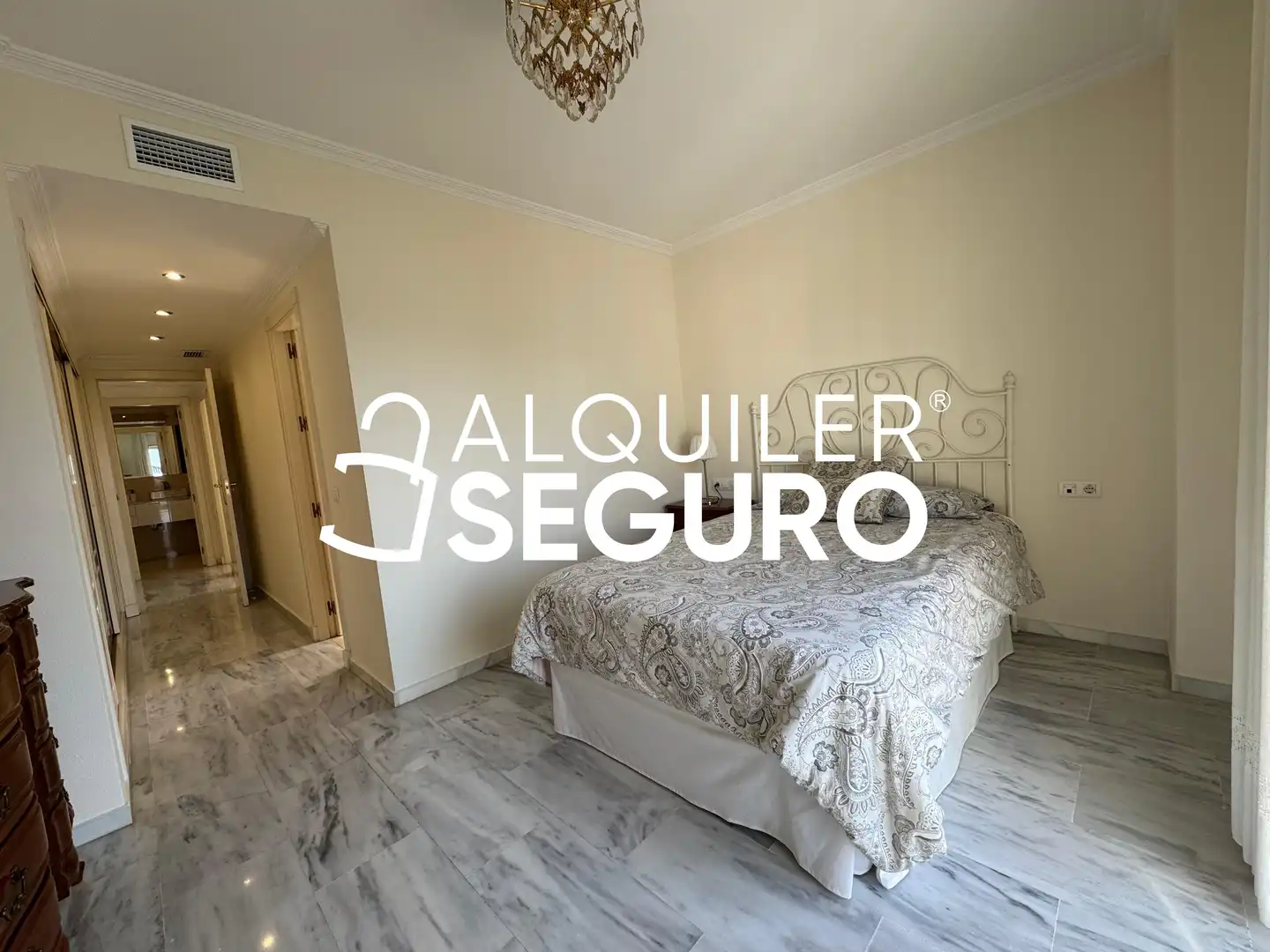 Habitación de Piso de alquiler en Málaga con Aire acondicionado, Terraza y Piscina