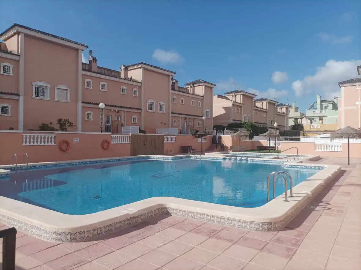 Casa o chalet en venta en AV finlandia, 2, Monte y Mar