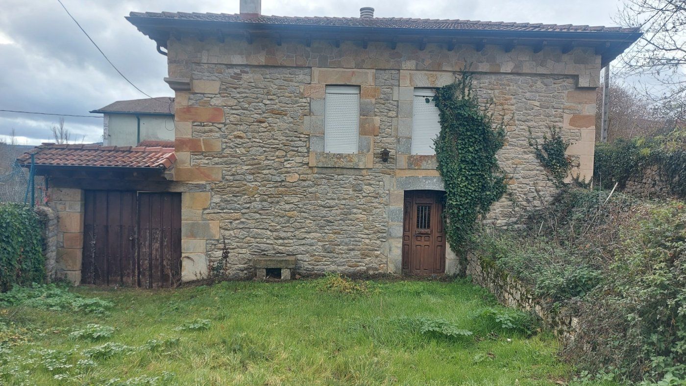 Exterior view of House or chalet for sale in Merindad de Valdeporres  with Heating and Private garden