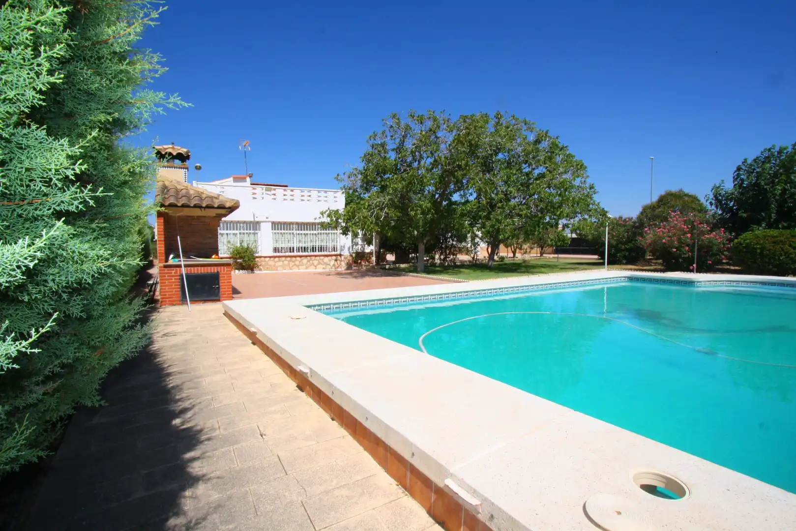 Piscina de Casa o xalet en venda en Albacete amb Aire condicionat, Calefacció i Terrassa