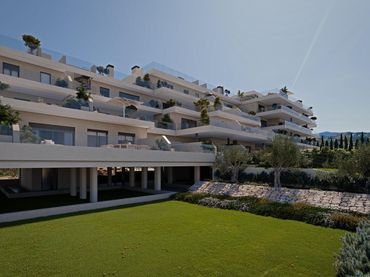 Baixos amb piscina en venda a Estepona Pueblo