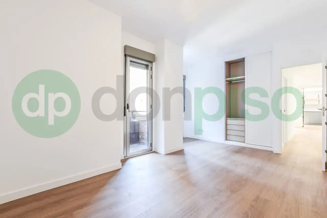 Schlafzimmer von Wohnung zur Miete in Madrid mit Klimaanlage, Heizung und Terrasse