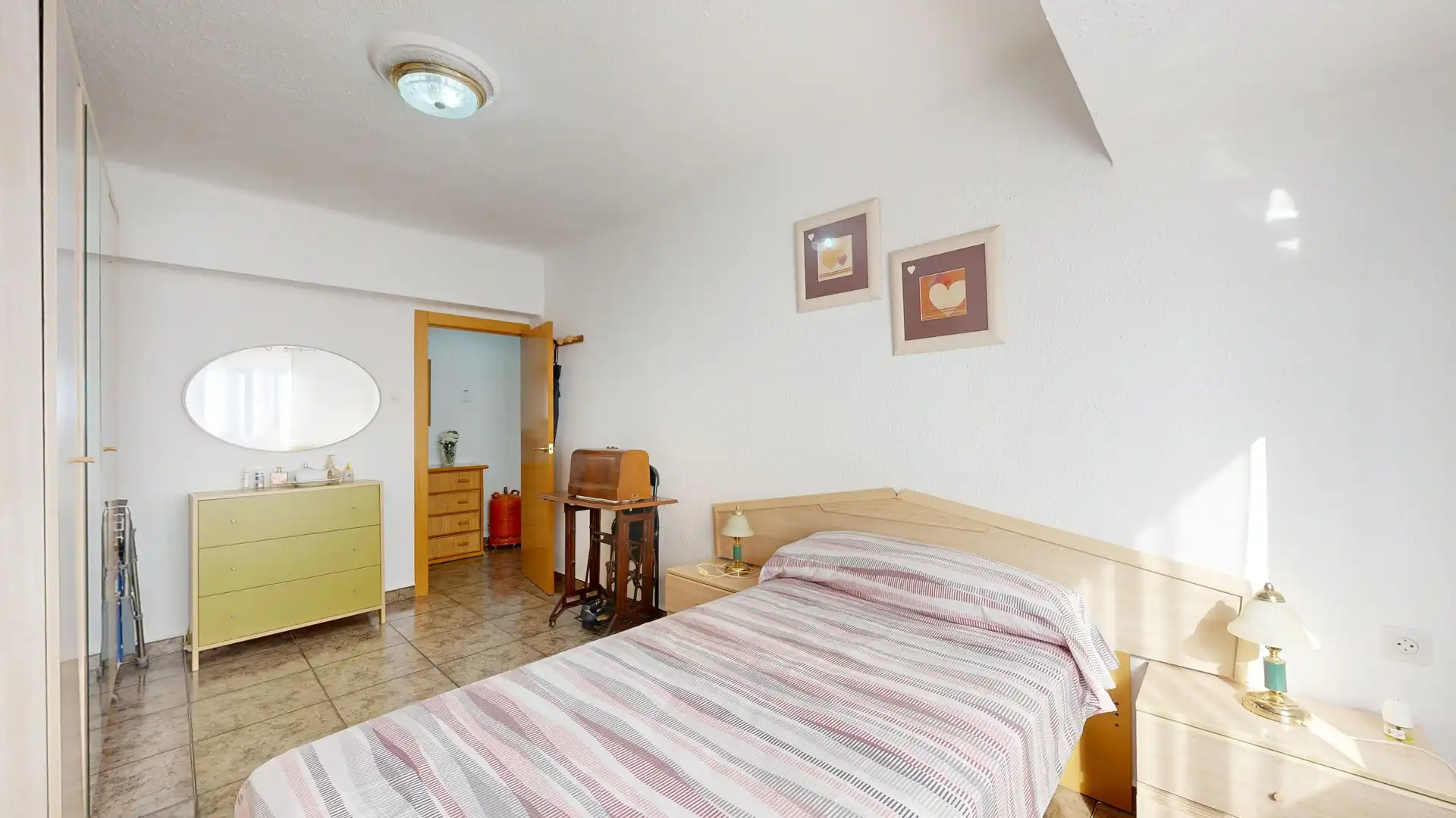 Habitación de Piso en venta en Valencia con Calefacción y Balcón
