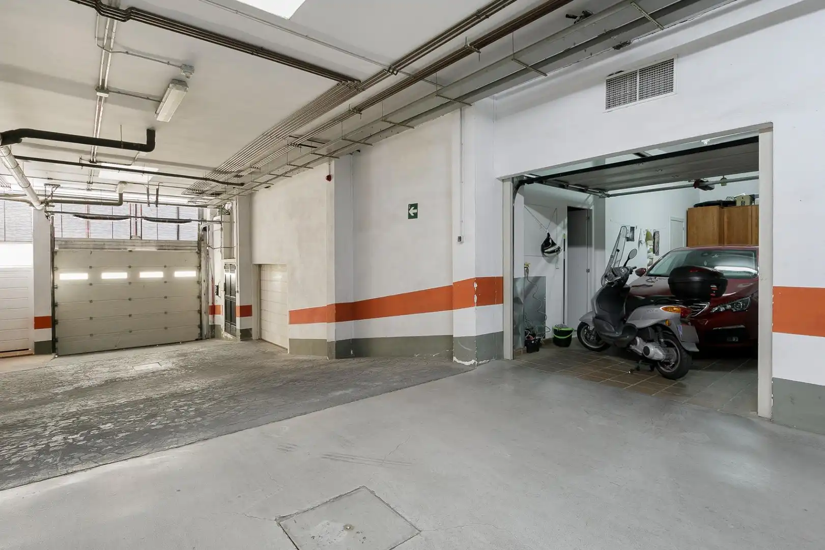Parking of Houses for sale in Granada  with Air Conditioner, Heating and Terrace
