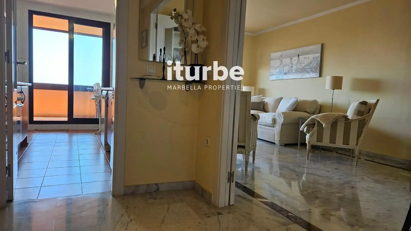 Vista exterior de Piso de alquiler en Marbella con Aire acondicionado, Terraza y Piscina