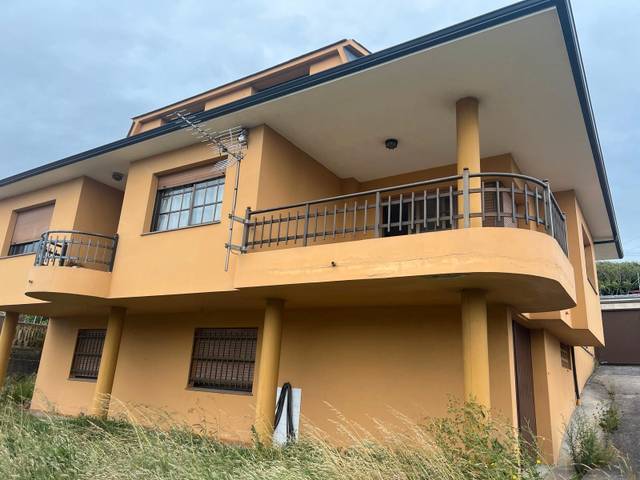 Casa-chalet en Venta en Rúa Pedras do Esterio en Loureda - Lañas - Barrañán