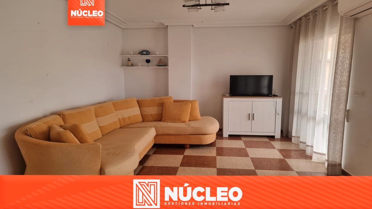 Sala de estar de Piso de alquiler en Torrevieja con Aire acondicionado, Terraza y Amueblado