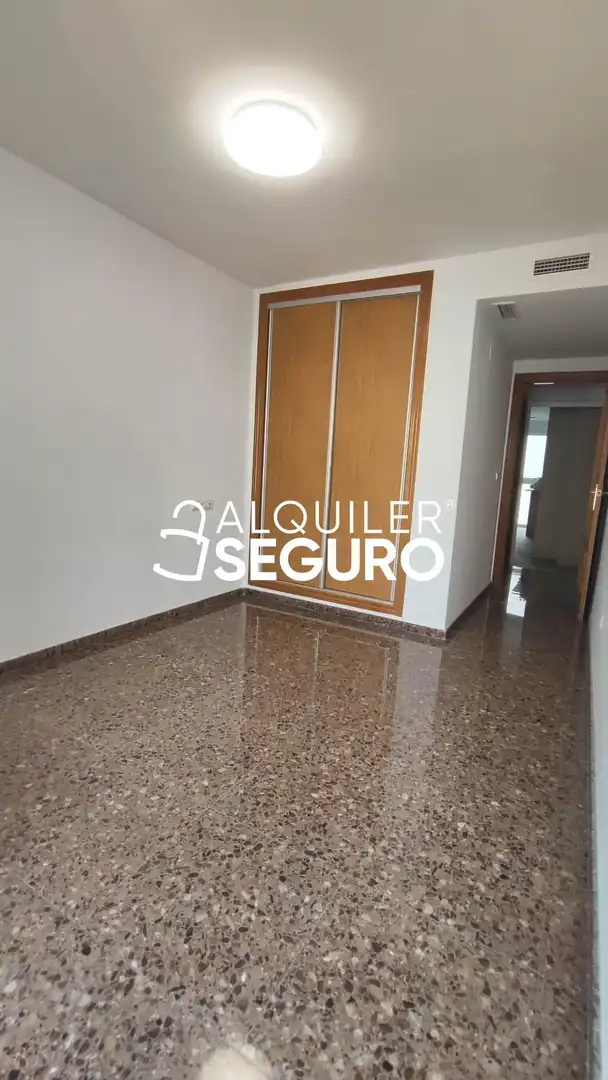 Schlafzimmer von Wohnung zur Miete in Valencia mit Klimaanlage und Heizung