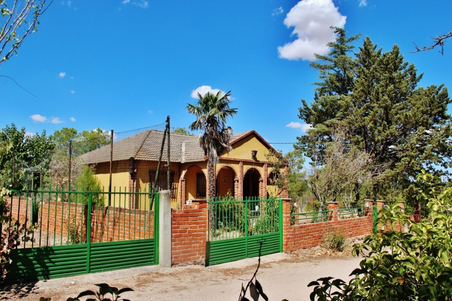 Außenansicht von Country house zum verkauf in Villafranca de los Caballeros mit Privatgarten, Terrasse und Abstellraum