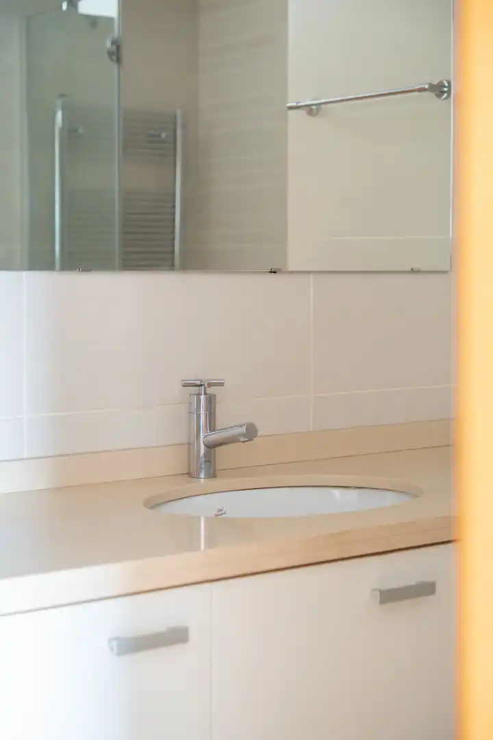 Badezimmer von Dachboden zum Verkauf in Barcelona mit Klimaanlage, Heizung und Terrasse