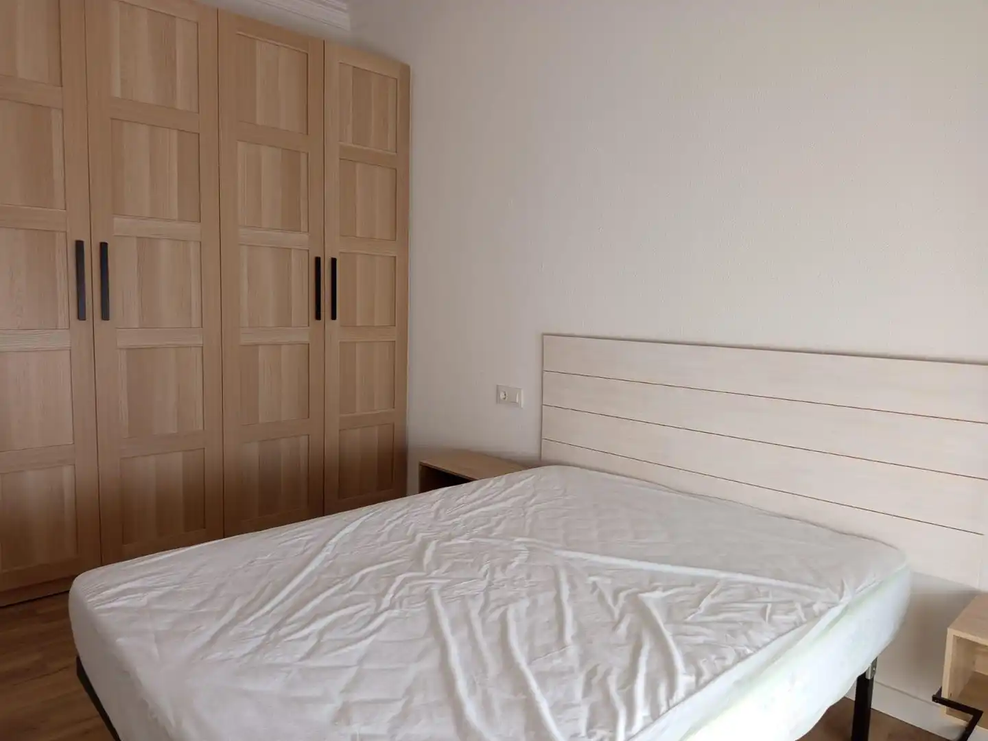 Dormitori de Pis per a compartir en Ourense Capital  amb Calefacció, Moblat i Balcó