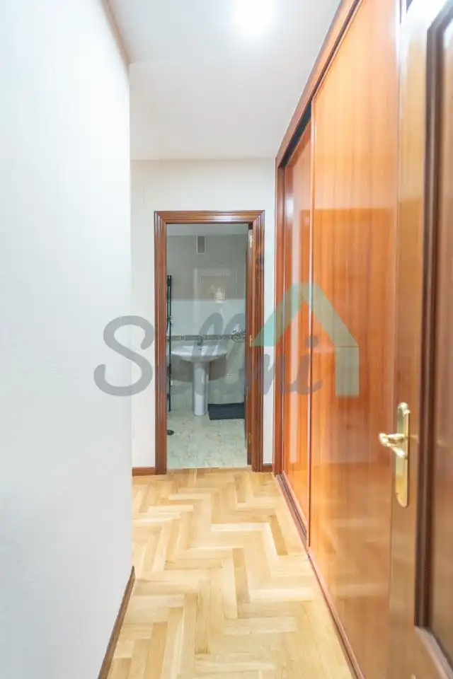Bathroom of Flat for sale in Oviedo   with Heating, Parquet flooring and Terrace