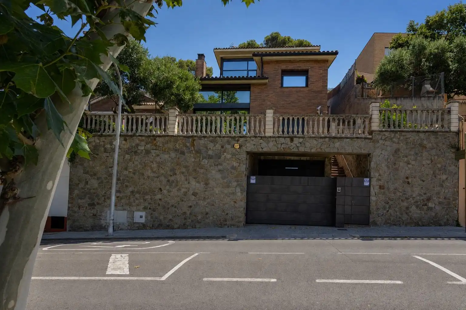 Vista exterior de Casa o chalet en venta en Cerdanyola del Vallès con Aire acondicionado, Calefacción y Jardín privado