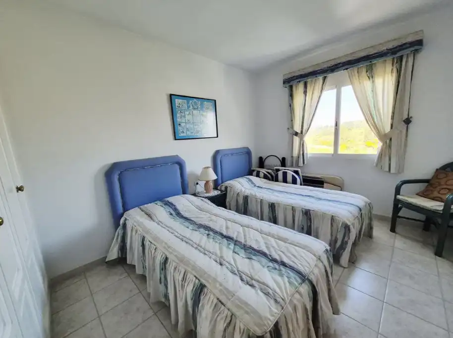 Dormitori de Apartament en venda en Mijas amb Aire condicionat, Terrassa i Moblat