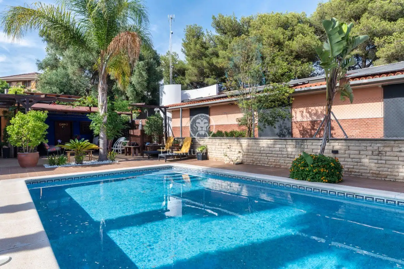 Swimming pool of Houses for sale in Vilanova i la Geltrú  with Air Conditioner, Heating and Private garden