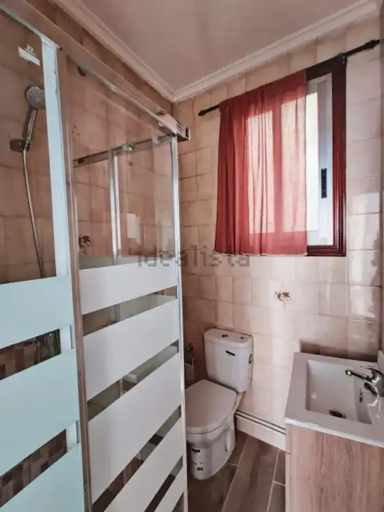 Bany de Casa o xalet en venda en Ourense Capital  amb Calefacció, Jardí privat i Moblat