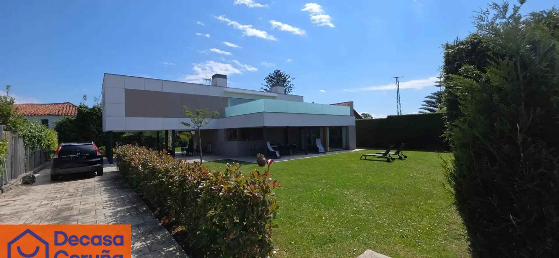 Vista exterior de Casa o xalet en venda en Oleiros amb Aire condicionat, Calefacció i Jardí privat
