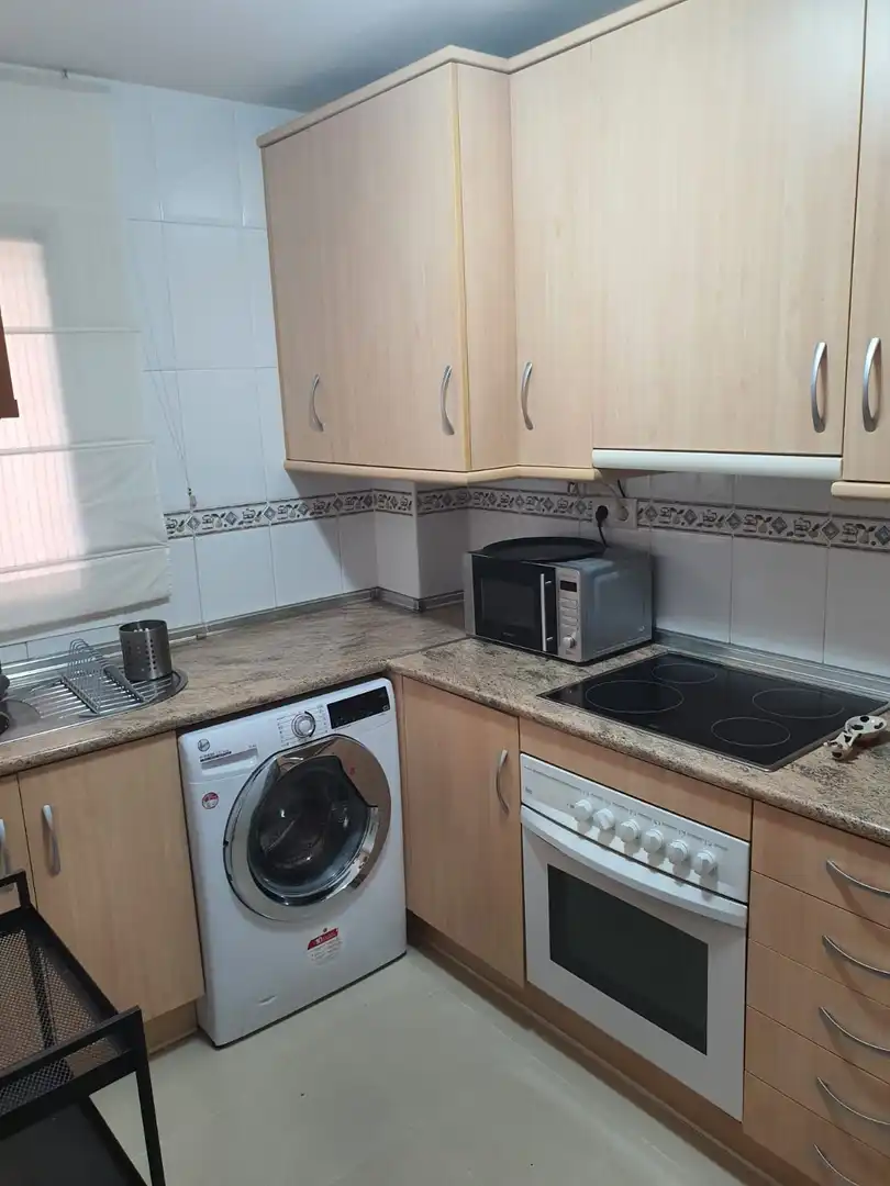 Cuina de Apartament de lloguer en Fuengirola amb Aire condicionat, Calefacció i Terrassa