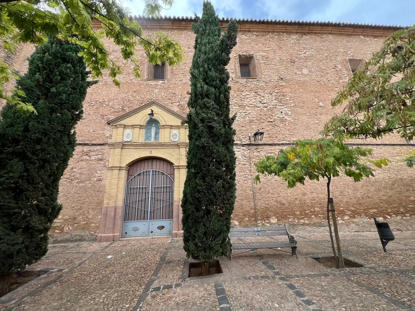 Vista exterior de Edifici en venda en Manzanares