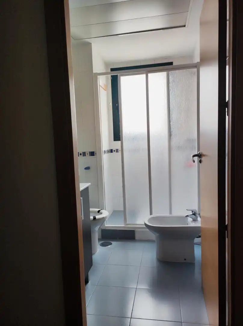 Baño de Apartamento en venta en Benidorm con Aire acondicionado, Calefacción y Jardín privado